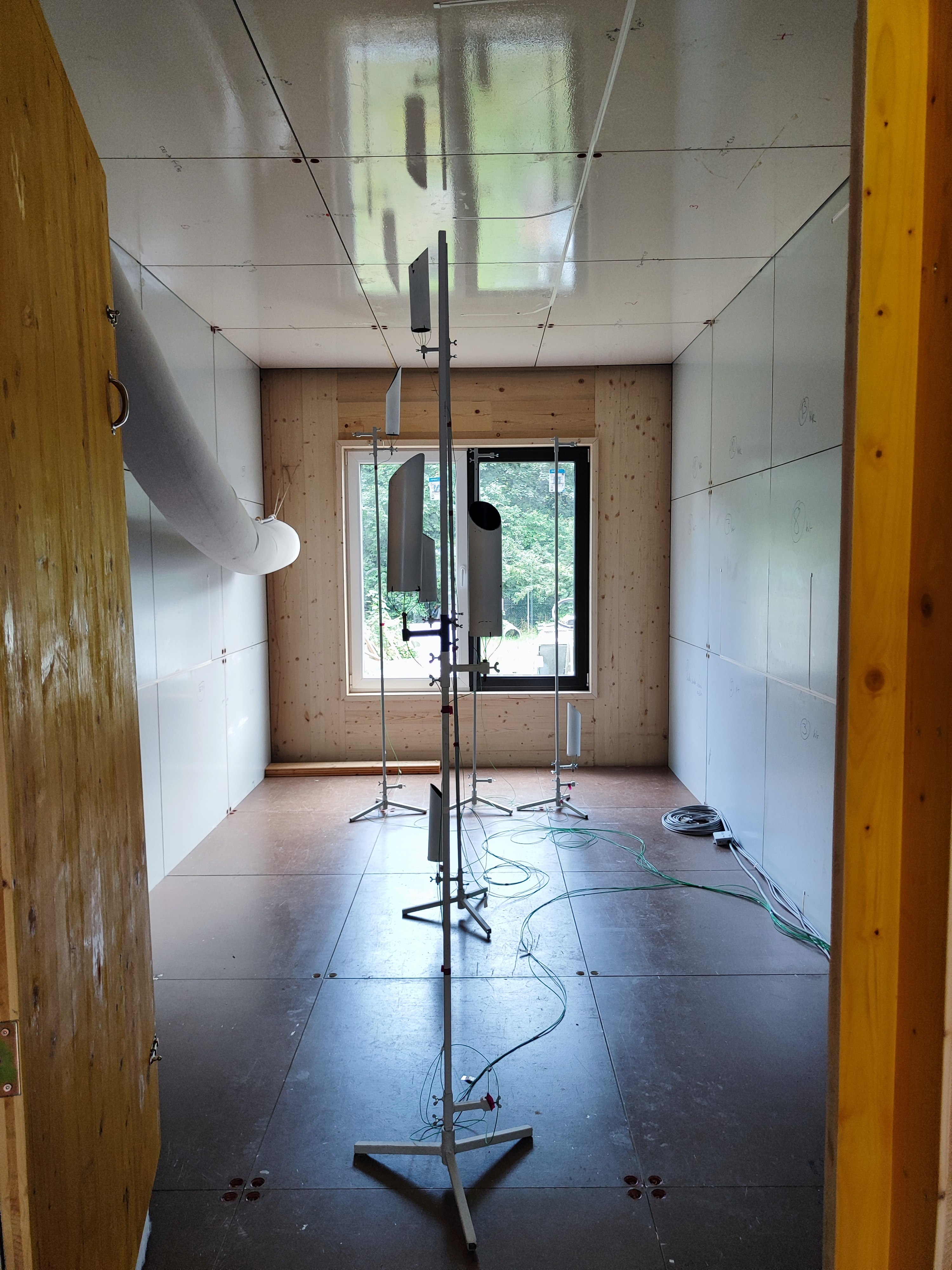 PASSYS outdoor test stand fully equipped with large-area heat flux sensors - enabling a highly precise calorimetric measurement