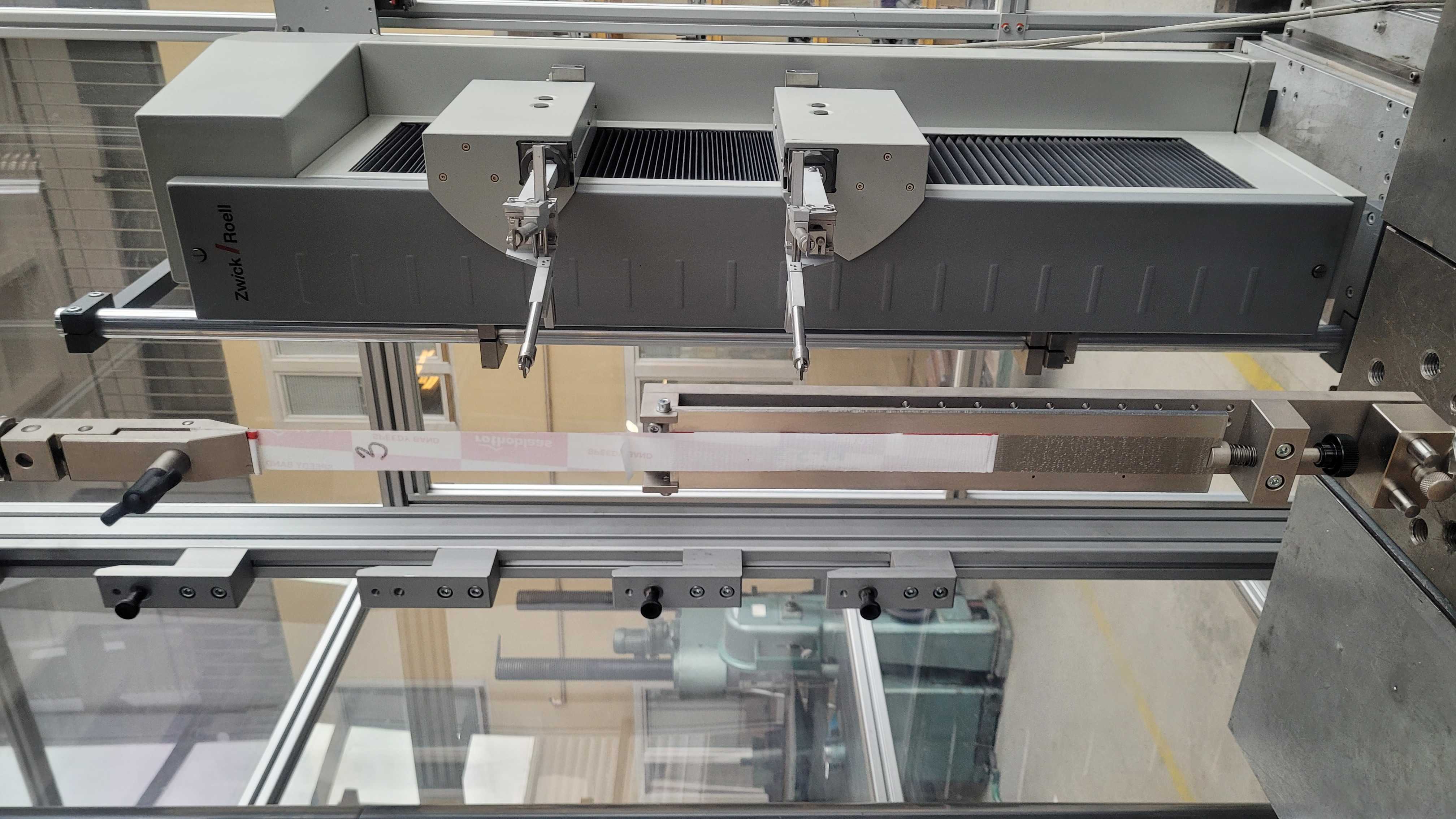 Peel adhesion at an angle of 180°
